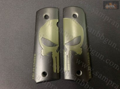 ประกับปืน ด้ามปืนแต่ง ลายหัวกะโหลกครึ่ง สำหรับปืน M1911 หรือ 11 มม สีดำเขียว