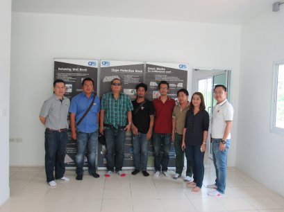 คณะผู้รับเหมาที่สนใจเข้ารับฟังการอบรมเกี่ยวกับผลิตภัณฑ์เเละขั้นตอนการติดตั้ง 