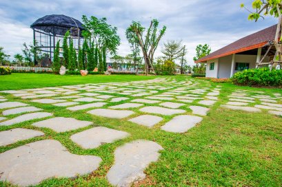 สนามหญ้าน่ามอง ไม่กลัวฝน ด้วยบล็อกหญ้า