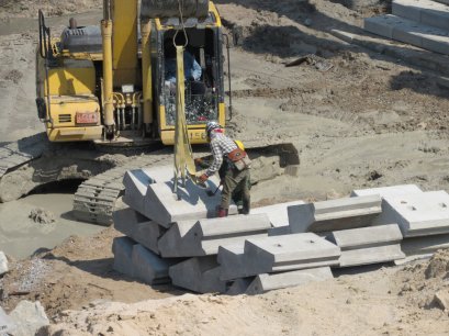 กำแพงกันคลื่นทะเล ท่าเรือแหลมฉบัง