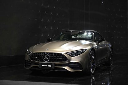 เมอร์เซเดส-เบนซ์ เผยทิศทางใหม่ในการสร้างสรรค์บูธสำหรับงานจัดแสดงรถยนต์ พร้อมนำเสนอรถยนต์ไฮไลต์ นำโดย “EQS 500 4MATIC AMG Premium” รุ่นประกอบในประเทศ และ “Mercedes-AMG SL 43” เวอร์ชันใหม่ของรถยนต์สปอร์ตในตำนานที่แฟน ๆ รอคอย ด้วยคอนเซ็ปต์ “Vision of the
