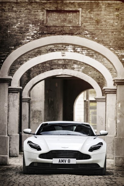 ASTON MARTIN DB11 with V8 Engine เพิ่มทางเลือกด้วยเครื่องยนต์ V8 ที่เบายิ่งขึ้น