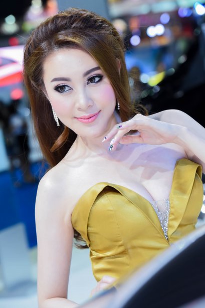 สาวไพโอเนีย กับสาวจำไม่ได้อยู่บูธไหน ช่วยบอกหน่อย