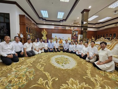 ถวายหนังสือ ก้าวไปในธรรม เพื่อเป็นอาจาริยบูชา