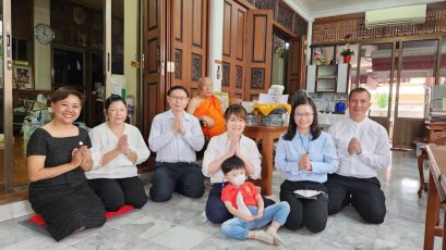 น้อมถวายหนังสือสาระธรรมนำชีวิต เป็นอาจาริยบูชา