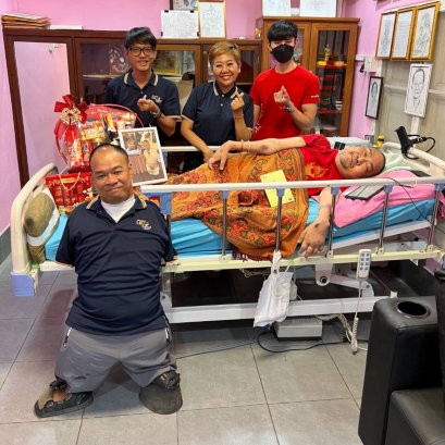 มูลนิธิอาร์ตโนแฮนด์เยี่ยมคุณนที ฅนปากศิลป์