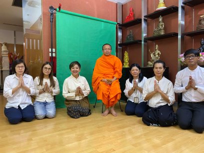 ร่วมฟังธรรม ร่วมถวายหนังสือและปัจจัยแด่พระมหาอ้าย ธีรปัญโญ 