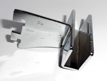 แขนรับแป็บเหลี่ยม แบบตัวยู ตัวกลาง