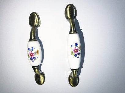 มือจับเซรามิคลายดอกไม้ขาบัว 96 มม.