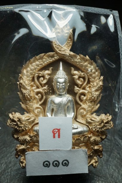 เหรียญฉลุเจริญพร หลวงพ่อโสธร พิมพ์ใหญ่ เนื้อบรอนซ์นอก องค์เงิน หมายเลข 111 ตอกโค้ดพิเศษ &quot;ศ&quot; (เศรษฐี) หายาก (โชว์)