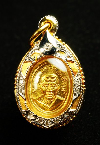 เหรียญเม็ดแตง หลวงปู่ทวด พิมพ์หน้าผากสี่เส้น เนื้อทองคำ No.88 (ขายแล้ว)