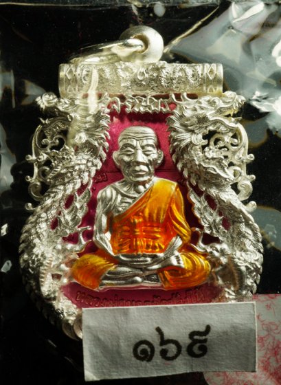 เหรียญฉลุเจริญพร หลวงปู่ทวด เนื้อเงินลงยาสีชมพู หลังโค้ด ๙ หมายเลข 169 (ขายแล้ว)