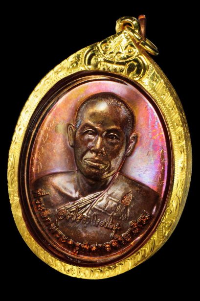 เหรียญรุ่นแรก เนื้อชนวน จารมือหน้า-หลัง (บล็อคทองคำ) คัดสวย จมูกโด่ง ผิวสวยแดงส้ม พร้อมเลี่ยมทอง องค์ที่ 4 (โทรถาม)