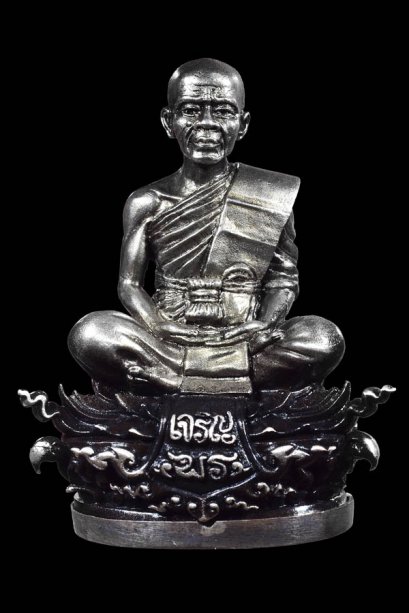 พระกริ่งเจริญพร เนื้อเงิน หมายเลข 11 ใส่เม็ดกริ่ง และจีวรหลวงพ่อคูณ  (โทรถาม)