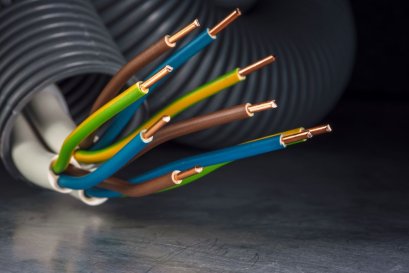 สายไฟในท่อร้อยสายไฟ สายไฟร้อยท่อลงดิน