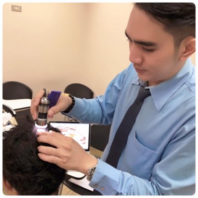 การใช้เครื่องมือพิเศษ #ตรวจสภาพผมและหนังศีรษะ เพื่อวินิจฉัยและรักษาผมร่วงผมบาง 