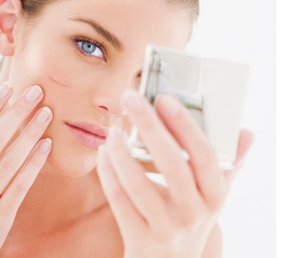 แผลเป็น scar เป็นสิ่งที่ใครใครก็ไม่อยากมีครับ โดยเฉพาะยิ่งหลัง การผ่าตัด ต่างๆ โดยเฉพาะบริเวณใบหน้า