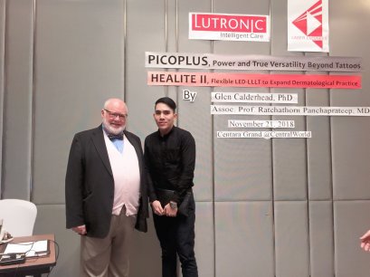 คุณหมอรุจเข้าร่วมประชุม update เทคนิคและความรู้ด้านการดูแลรักษาด้วยเลเซอร์ กับ Prof. Glen Calderhead เพื่อการดูแลรักษา ฝ้า กระ หลุมสิว แผลเป็น ได้อย่างมีประสิทธิภาพสูงสุดครับ