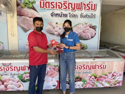 กิจกรรม​แจกทอง และเข้าเยี่ยมลูกค้าฟาร์มสุกร  แบรนด์​ Zumo feed 