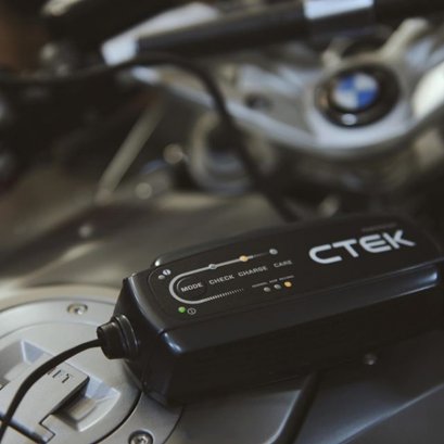 ีมีรถใช้แบตเตอรี่ลิเธียม ชาร์จด้วย CTEK CT5 POWERSPORT