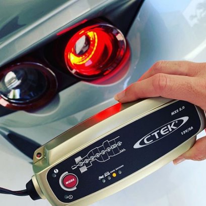 CTEK MXS 5.0 เครื่องชาร์จแบตเตอรี่รถยนต์และมอเตอร์ไซค์