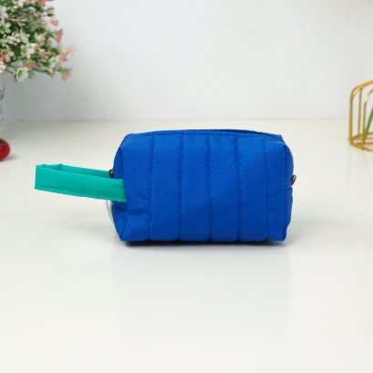 กล่องดินสอกลาง สีน้ำเงิน หูจับเขียวมิ้น