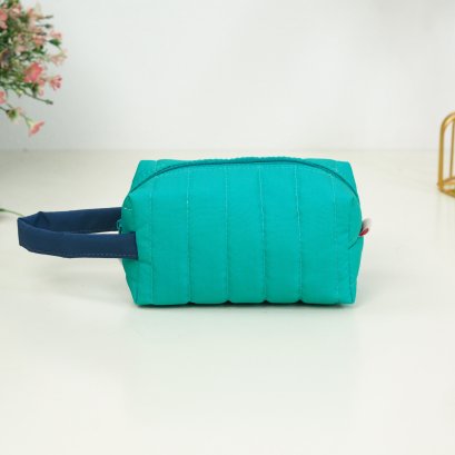 กล่องดินสอกลาง สีเขียวมิ้น