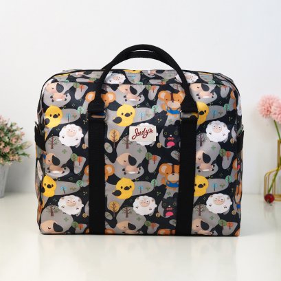 CARRYON ผ้ากันน้ำพิมพ์ลาย แกะใบไม้พื้นดำ