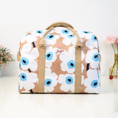 CARRYON ผ้ากันน้ำพิมพ์ลาย ดอกครีมพื้นน้ำตาลอ่อน