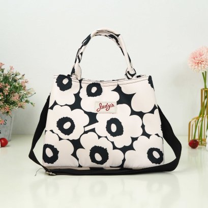 จีบไซส์เล็ก ผ้ากันน้ำ ดอกใหญ่ครีมดำ