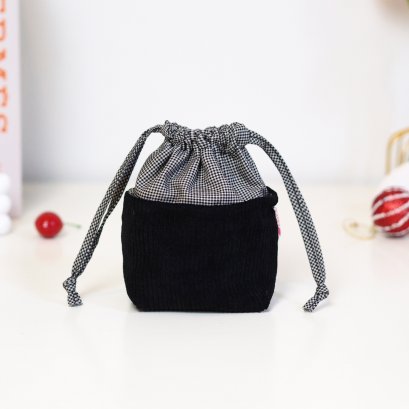 ลูกเต๋าจิ๋ว ลายลูกฟูกดำ