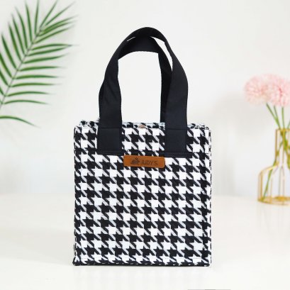 มาการอง ลายชบาชมพูครีม