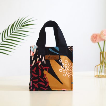 มาการอง ลายกราฟฟิกดำ