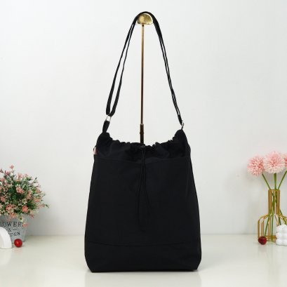 ถังสะพายปากรูด Relax (ใหญ๋) ไนล่อน สีดำ