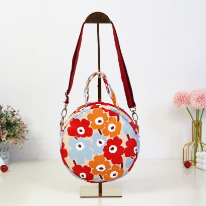 กระเป๋าวงกลม ผ้ากันน้ำลาย ดอกแดงฟ้า