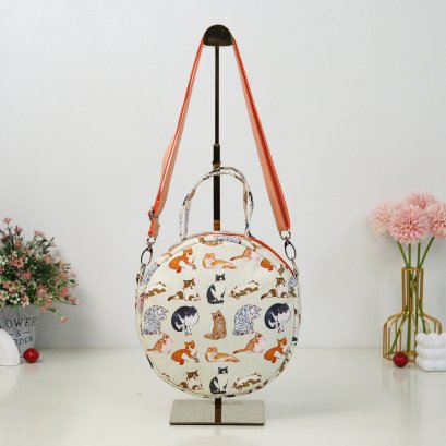 กระเป๋าวงกลม ผ้ากันน้ำ แมวลีลาเบจ