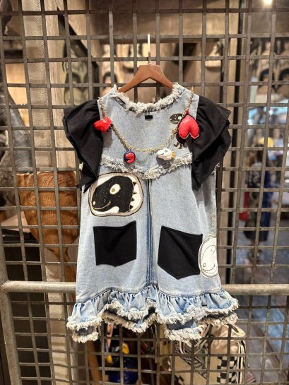 Black &amp; White Ruay Rock the World