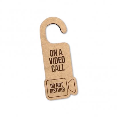 ป้าย ON A VIDEO CALL / DO NOT DISTURB วัสดุทำจากไม้ MFD สวยงาม ทนทาน สไตล์มินิมอล Minimal โมเดิร์น modern เป็นไม้ ติดตั้งบนผนัง ห้องนอน ขึ้นบ้านใหม่ ทันสมัย แข็งแรงทนทาน