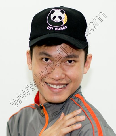 หมวกแก๊ปสีดำพร้อมปักโลโก้ ตราแพนด้า