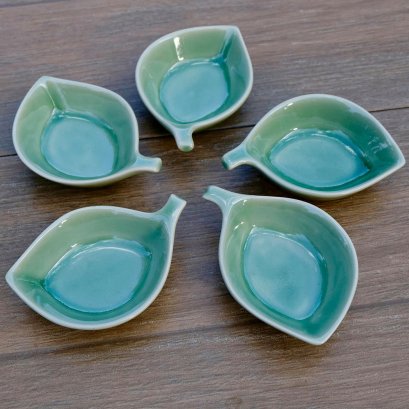 ถ้วยและจานใส่ซอส