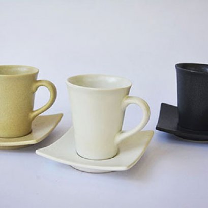 แก้วกาแฟและจานรอง