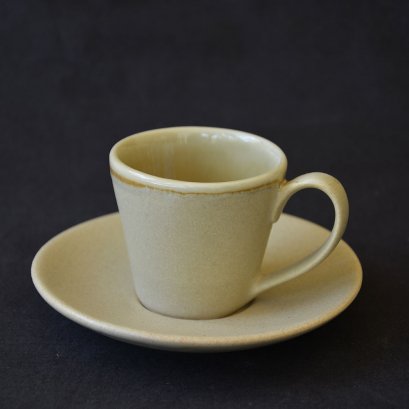 แก้วกาแฟและจานรอง