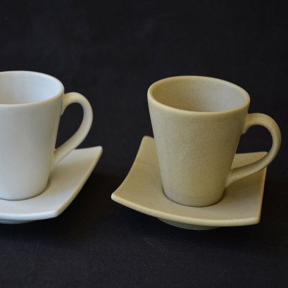 แก้วกาแฟและจานรอง