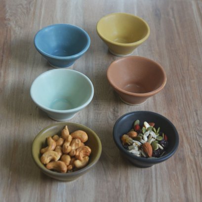 ถ้วยและจานใส่ซอส