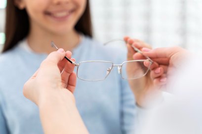 เปิดร้านแว่นตาแล้วควรเลือกเลนส์แบบไหนให้ลูกค้า | คู่มือแนะนำแบบมืออาชีพ (Grandlondon Optical)