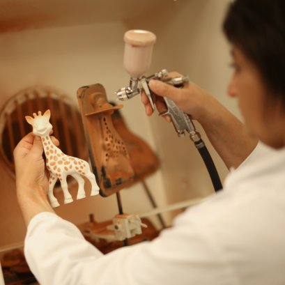 กระบวนการผลิตยางกัดยีราฟโซฟี (Manufacturing Process)