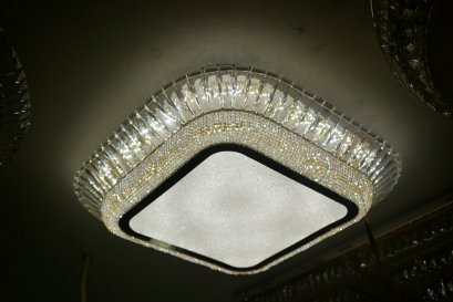 ไฟคริสตัลสี่เหลี่ยม