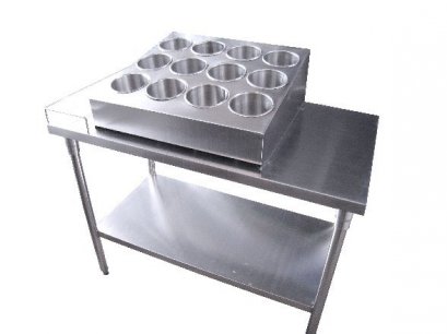 โต๊ะวางเครื่องปรุงพร้อมที่ใส่ช้อนส้อมสแตนเลส