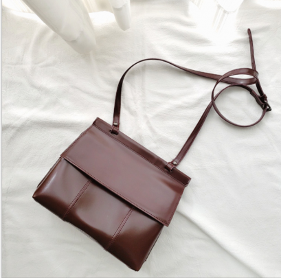 กระเป๋าสะพายข้าง