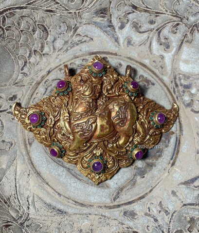 Ubasingha pendant, A long necklace for decorate with rubies surrounded